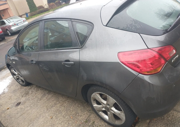 Opel Astra cena 20000 przebieg: 265000, rok produkcji 2012 z Olsztyn małe 92